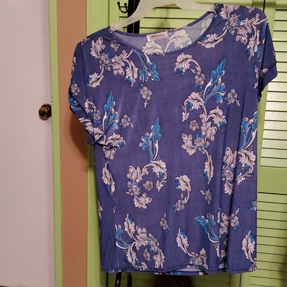 Ladies Ace Fashion Blouse.